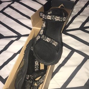 Women black and grey teva sandals